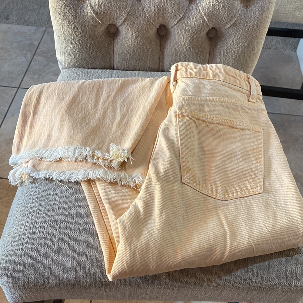 Zara Stylish High Waist Wide Leg Soft Peach Color Fraded at Bottom Jeans - Sz 4